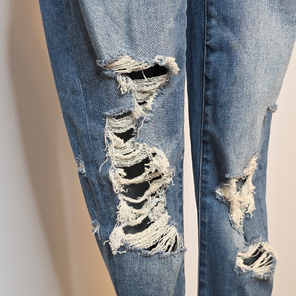 American Eagle Outfitters Distressed Skinny Jeans in Light Blue